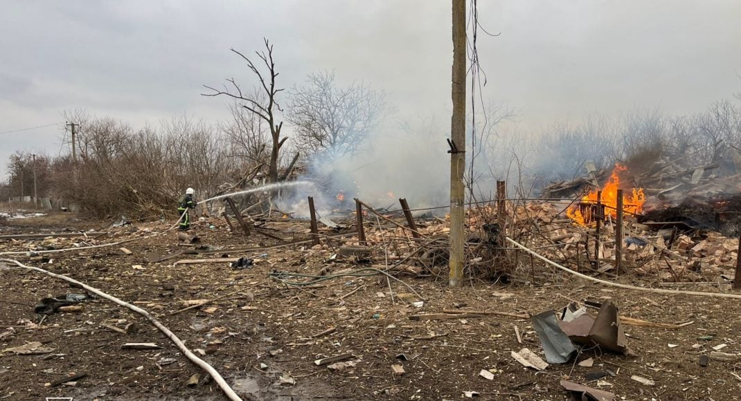 У Слов'янську внаслідок обстрілу та вогню зник житловий будинок (фото)