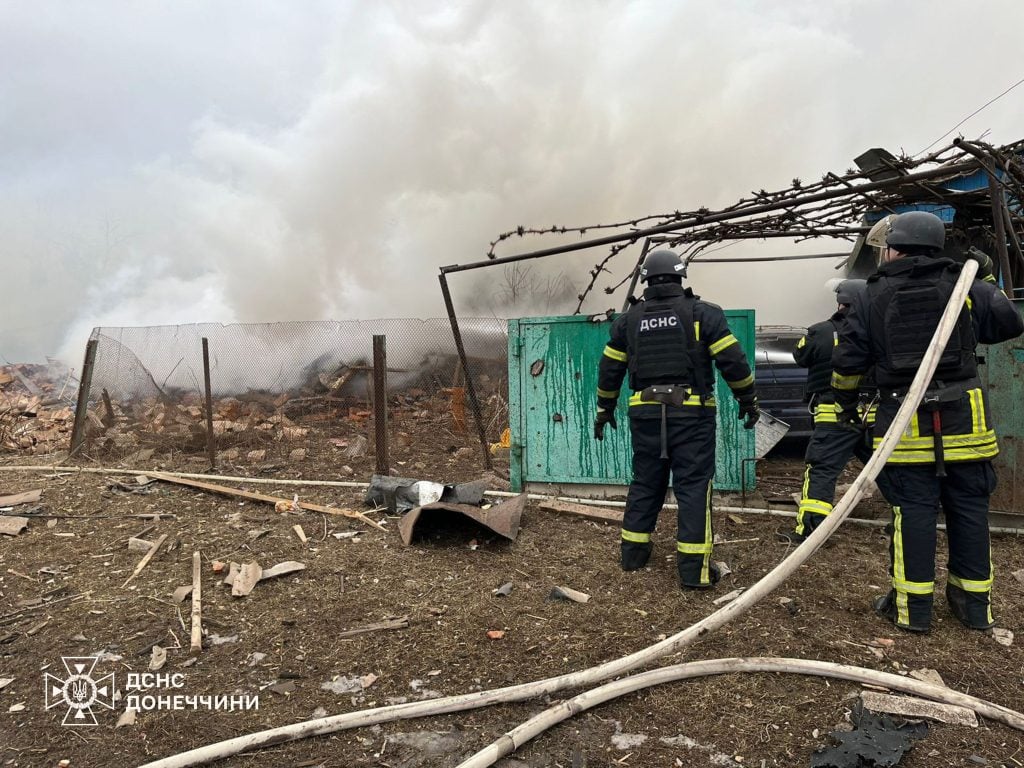 У Слов'янську внаслідок обстрілу та вогню зник житловий будино