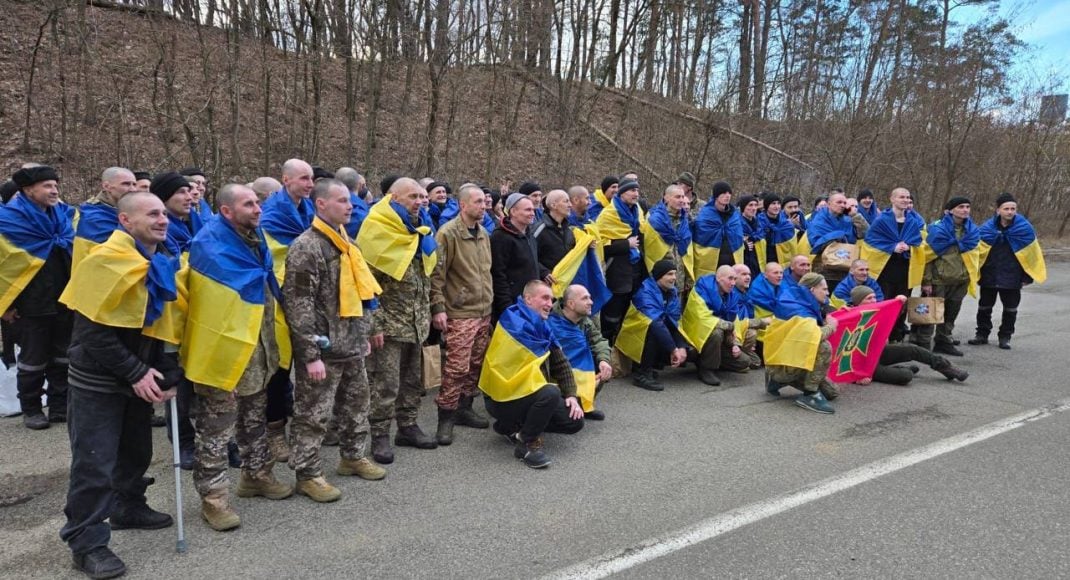 Ще 197 українських захисників звільнено з російського полону, зокрема важкопоранені (фото)