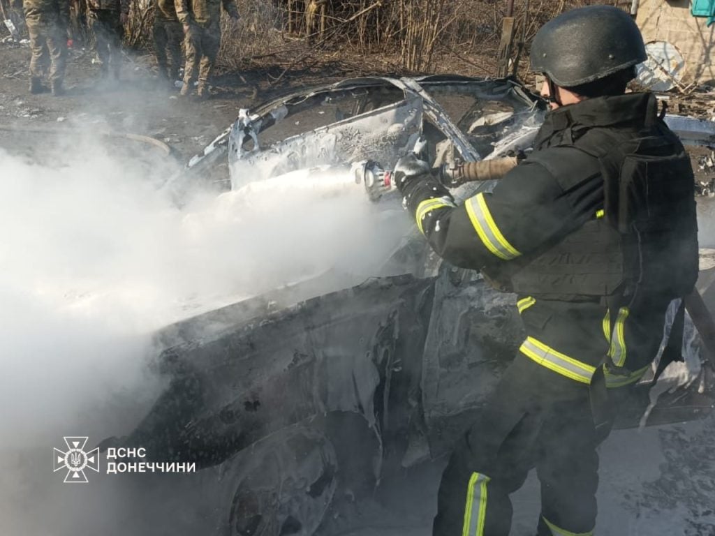 В результате российского удара загорелся автомобиль в селе Волновахского района