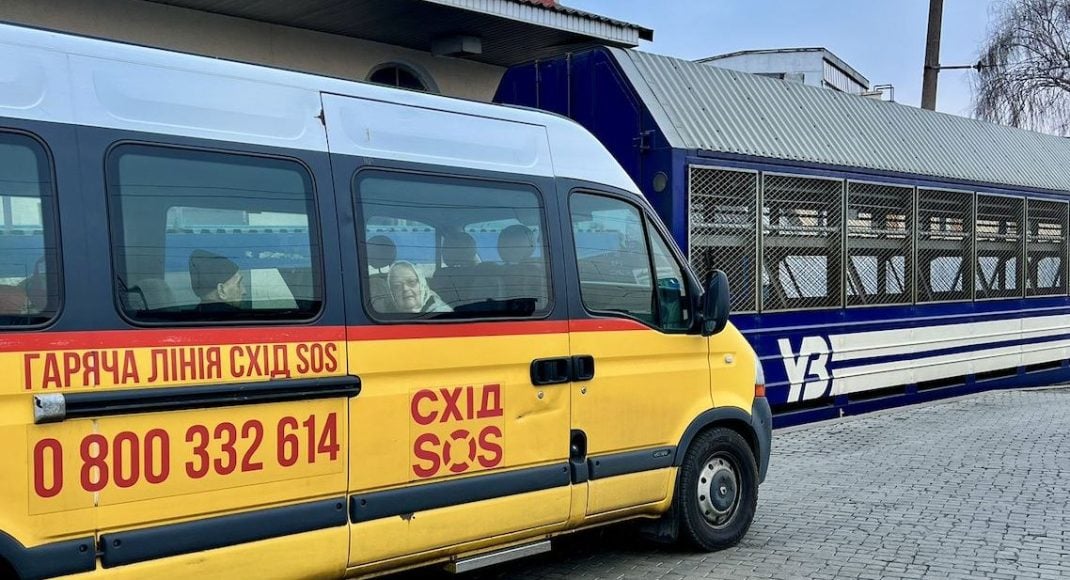 "Схід SOS" продовжує евакуацію з прифронту: найскладніша ситуація — на Донеччині