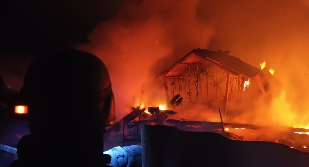 Вогнеборці понад 4 години боролися з пожежею у Яцьківці на Донеччині (фото)