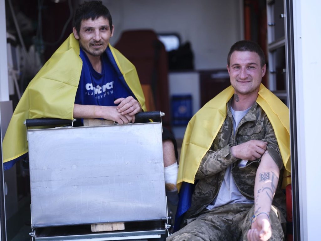 Ще 277 воїнів повернулися додому з російського полону