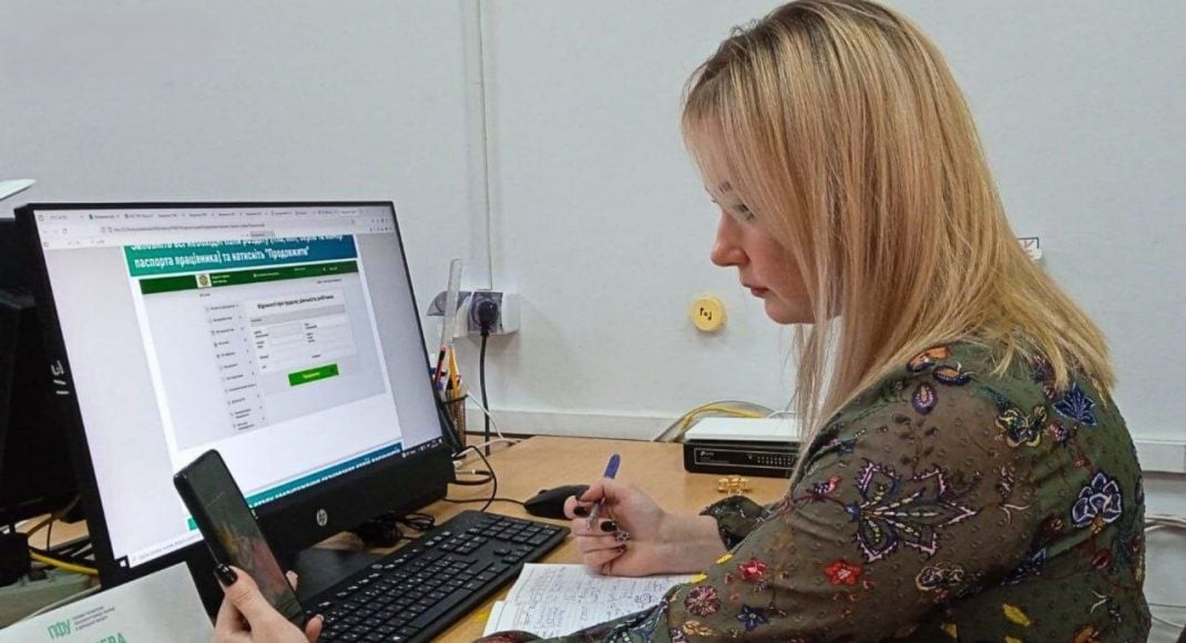 Пенсійники Донеччини повідомили, де й коли консультуватимуть ВПО з Торецької та Комарської громад