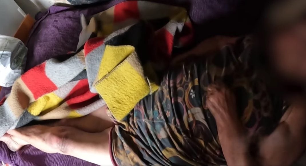 "Белые ангелы" эвакуировали из Мирнограда женщину с инсультом (видео)