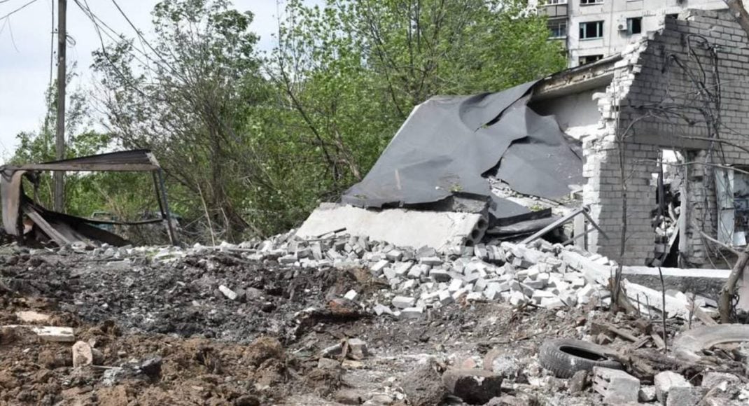 Краматорськ через ворожі обстріли частково залишається без світла, є руйнації і поранені (фото)