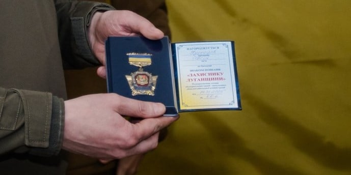 Знаками пошани "Захиснику Луганщини" нагородили 5 бійців Слов’янської бригади НГУ (фото)