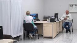 Медики Селидівської лікарні продовжують лікувати переселенців під Києвом (відео)
