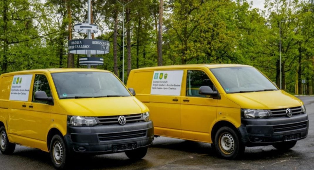 Слов'янськ отримав від Бучанської громади два мікроавтобуси Volkswagen з Німеччини (фото)