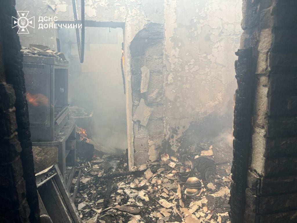 В Константиновке горел магазин, мужчина получил ожоги