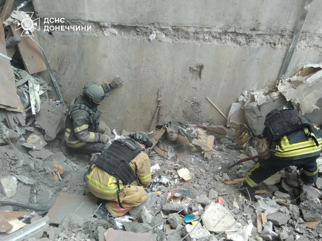 В Константиновке завершили разбор завалов, спасатели изъяли тело погибшей женщины