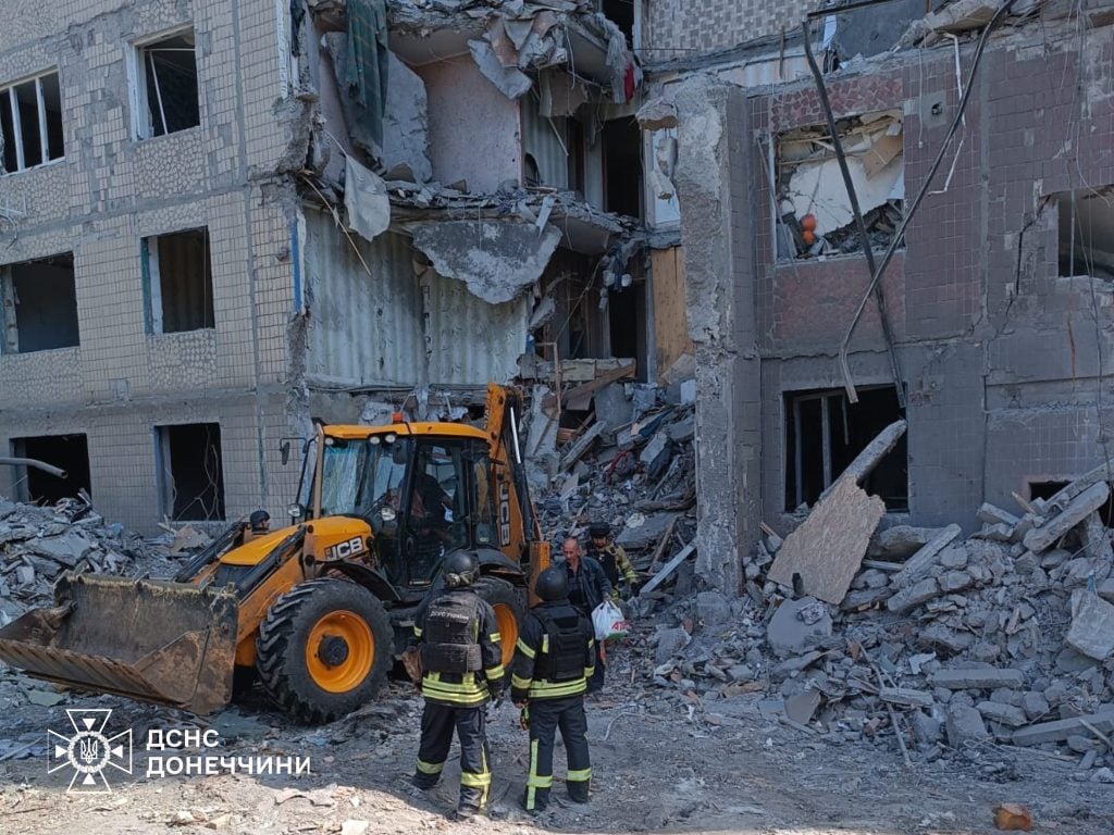 В Константиновке завершили разбор завалов, спасатели изъяли тело погибшей женщины