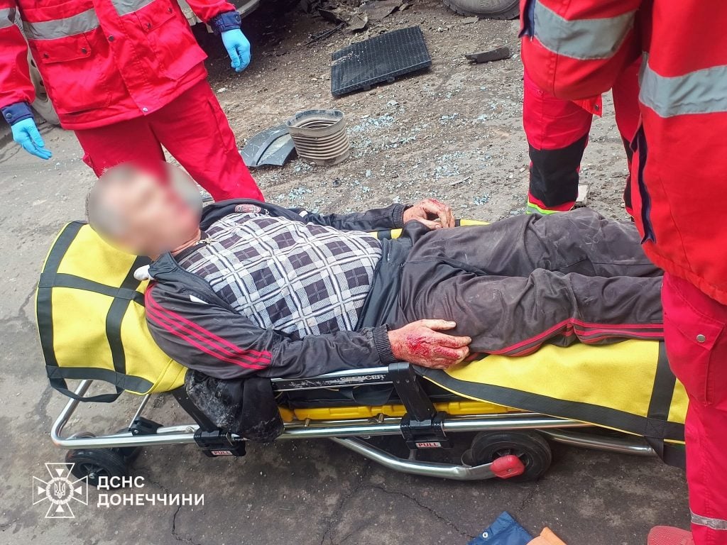 У Краматорському районі рятувальники деблокували чоловіка з понівеченої у ДТП вантажівки