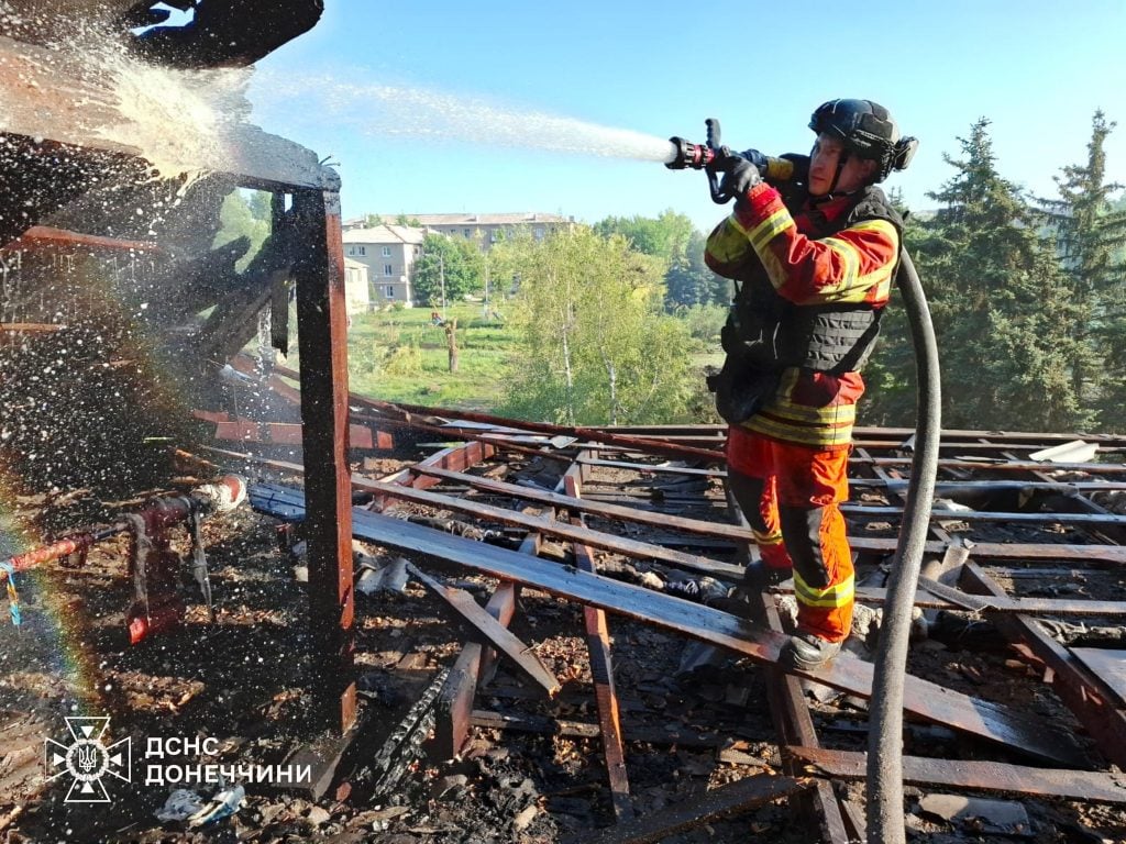 В Краматорском и Покровском районах Донецкой области пылали пожары в результате российских обстрелов