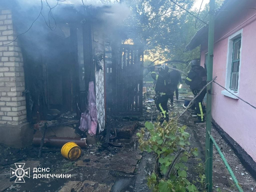 В Краматорском и Покровском районах Донецкой области пылали пожары в результате российских обстрелов