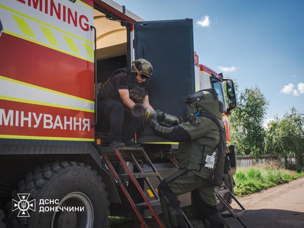 У Краматорському та Покровському районах сапери ДСНС обстежили понад 7 га території