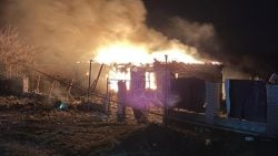 У Миколаївці на Донеччині ліквідували пожежу житлового будинку, що виникла після ворожого удару (фото)