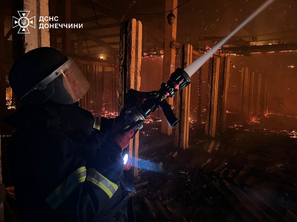 В Новодонецкой общине на Донетчине огнеборцы ликвидировали масштабные пожары, ранены