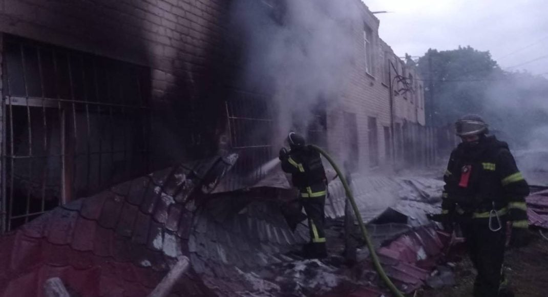 У Покровській громаді внаслідок ворожих обстрілів пошкоджено адміністративні будівлі і підприємство
