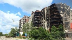 У Покровську під постійними обстрілами, без електрики, води та газу залишаються близько 1800 людей (фото, відео)