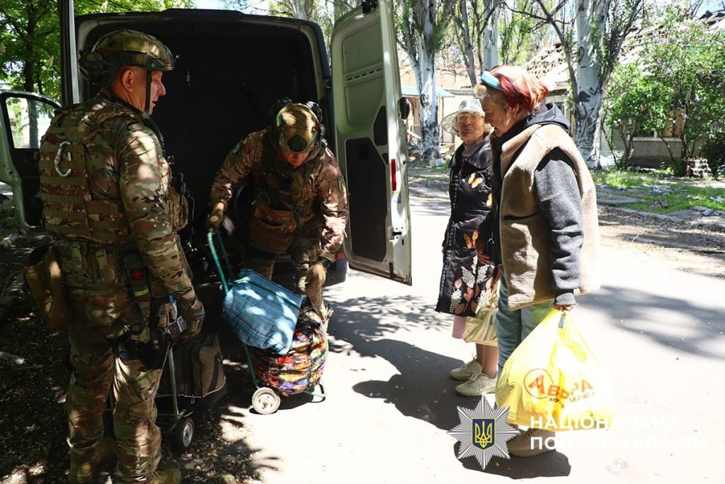 У Покровську під постійними обстрілами, без електрики