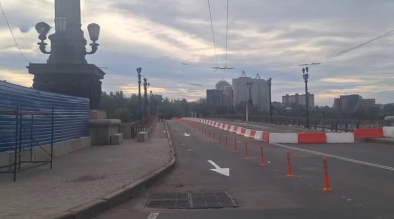 В окупованому Донецьку щонайменше на 1,5 року закрили міст через Кальміус: що відомо