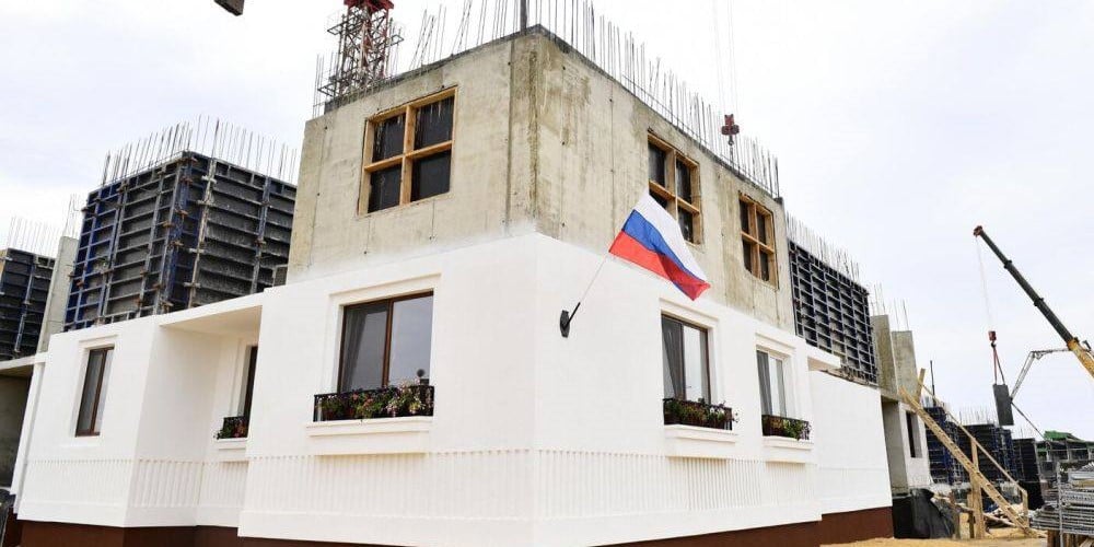 В оккупированном Мариуполе около 65 тыс. м² земли отдают российским застройщикам