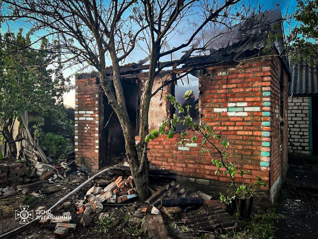 Вогнеборці з Луганщини ліквідували пожежі на Харківщині