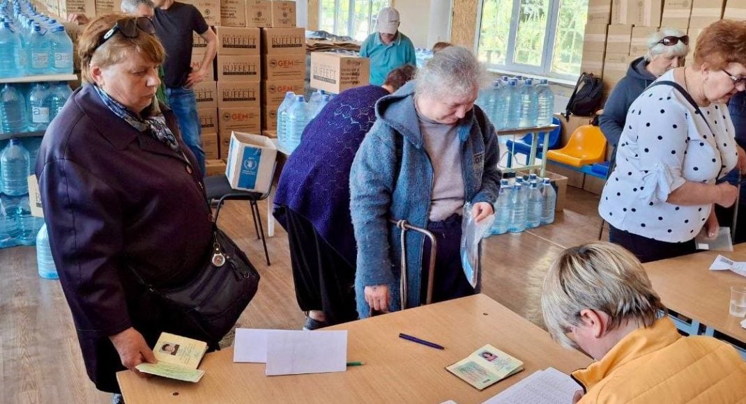 Жители Беленького на Донетчине получили гуманитарную помощь (фото)