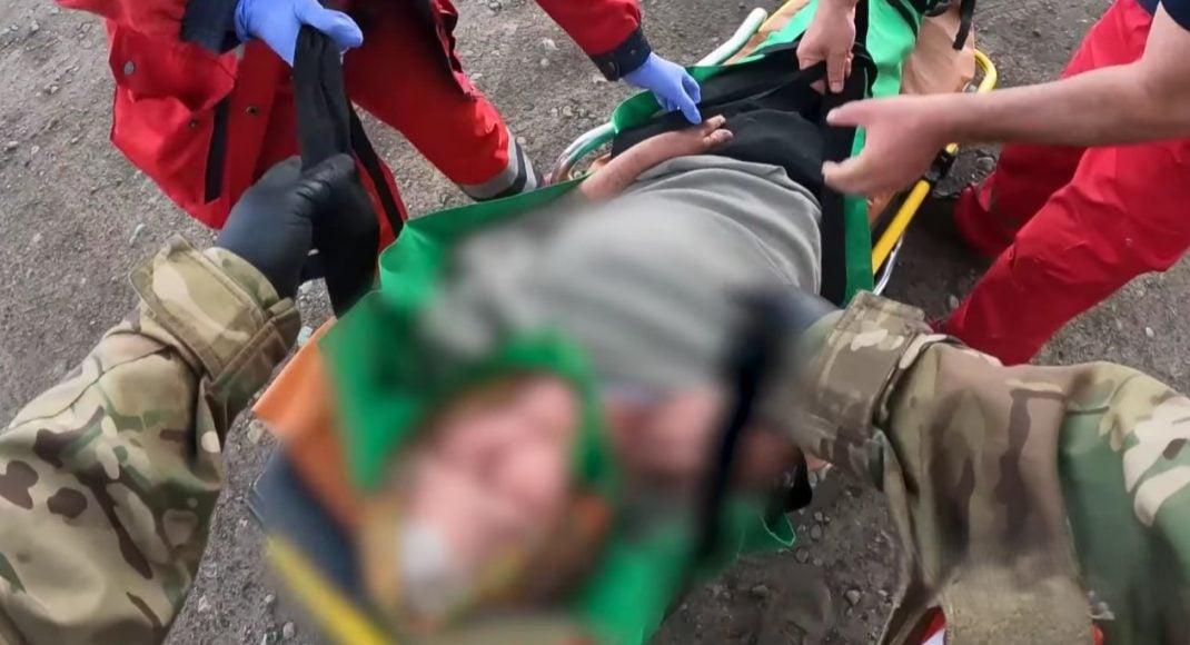 На Лиманщині поліціянти вивезли з-під обстрілів 6 літніх людей, які потребували медичної допомоги (відео)