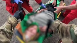 На Лиманщині поліціянти вивезли з-під обстрілів 6 літніх людей, які потребували медичної допомоги (відео)
