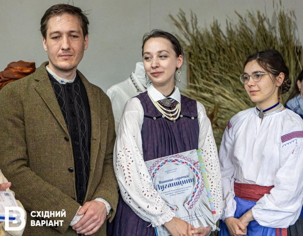 книга про вишиті сорочки Луганщини_02