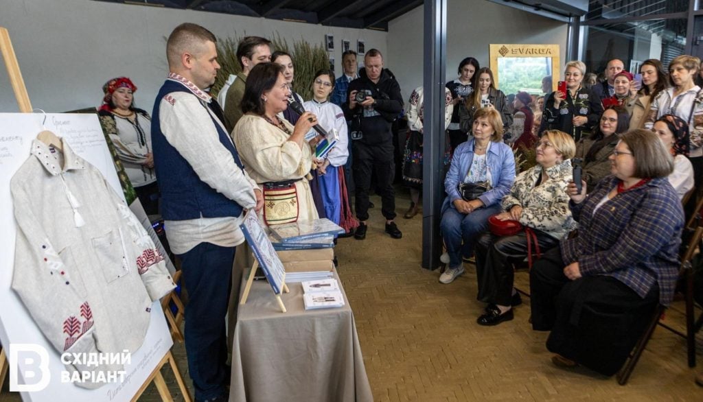 книга про вишиті сорочки Луганщини_14