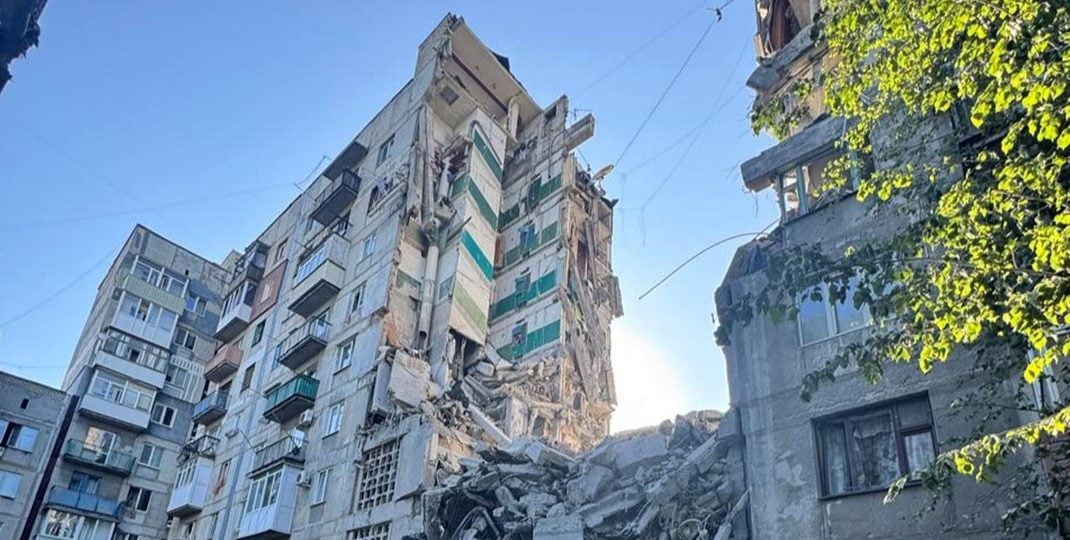 На Мирноград росіяни скинули три бомби КАБ-250, а по Лиману вдарили "Ураганом": подробиці (фото)
