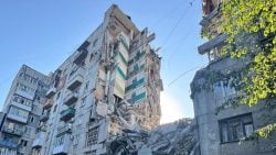 На Мирноград росіяни скинули три бомби КАБ-250, а по Лиману вдарили "Ураганом": подробиці (фото)
