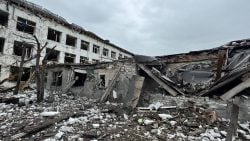 У Білозерському росіяни зруйнували під’їзд житлового будинку, а в Миколайпіллі ракета влучила у дитсадок (фото)