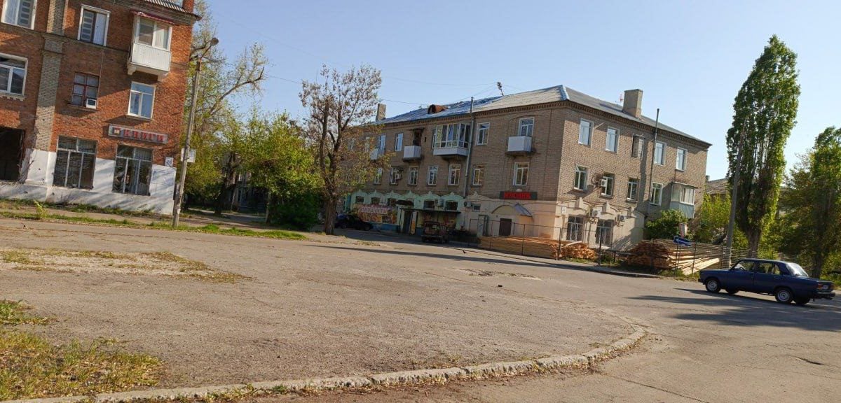 В окупованому Сіверськодонецьку родини "відновлювальників" з рф оселяються у "націоналізованих" квартирах містян, які евакуювалися
