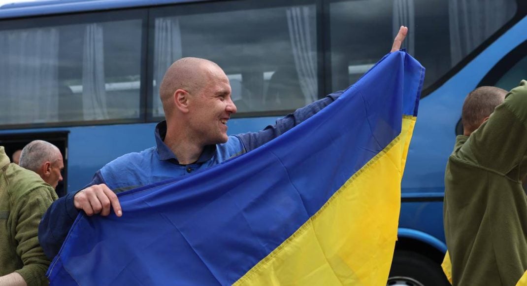 Сьогодні з російського полону повернулися ще 307 українських захисників (фото)