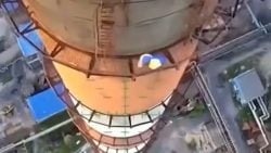 Над Северскодонецком подняли флаг Украины (видео)