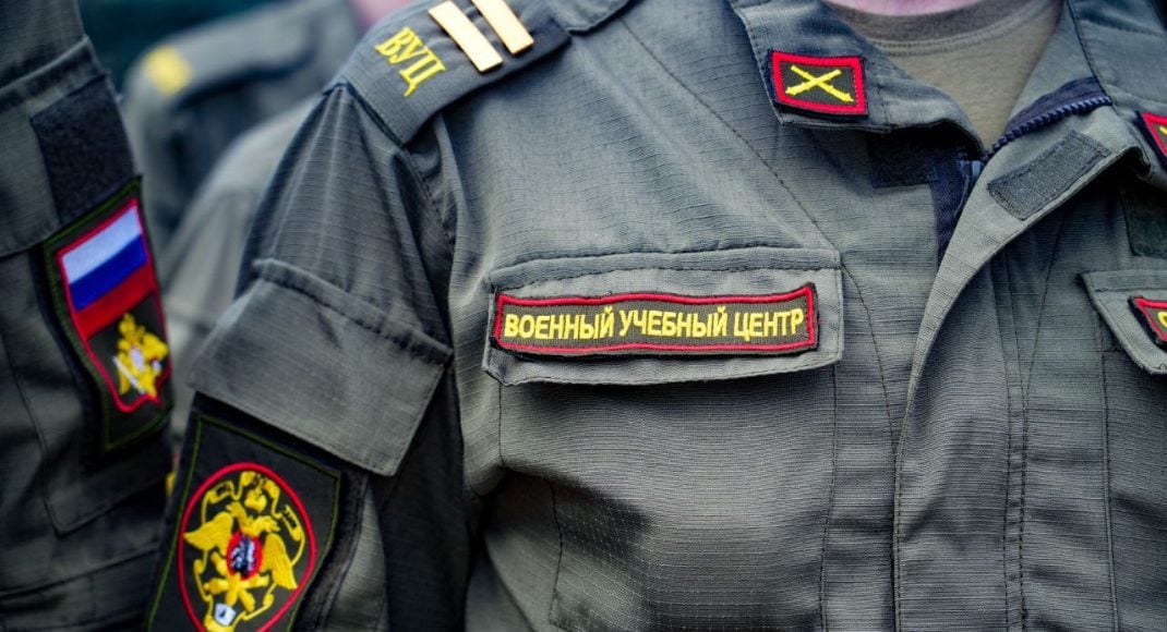 У Луганську окупанти планують завершити облаштування військового навчального центру для молоді