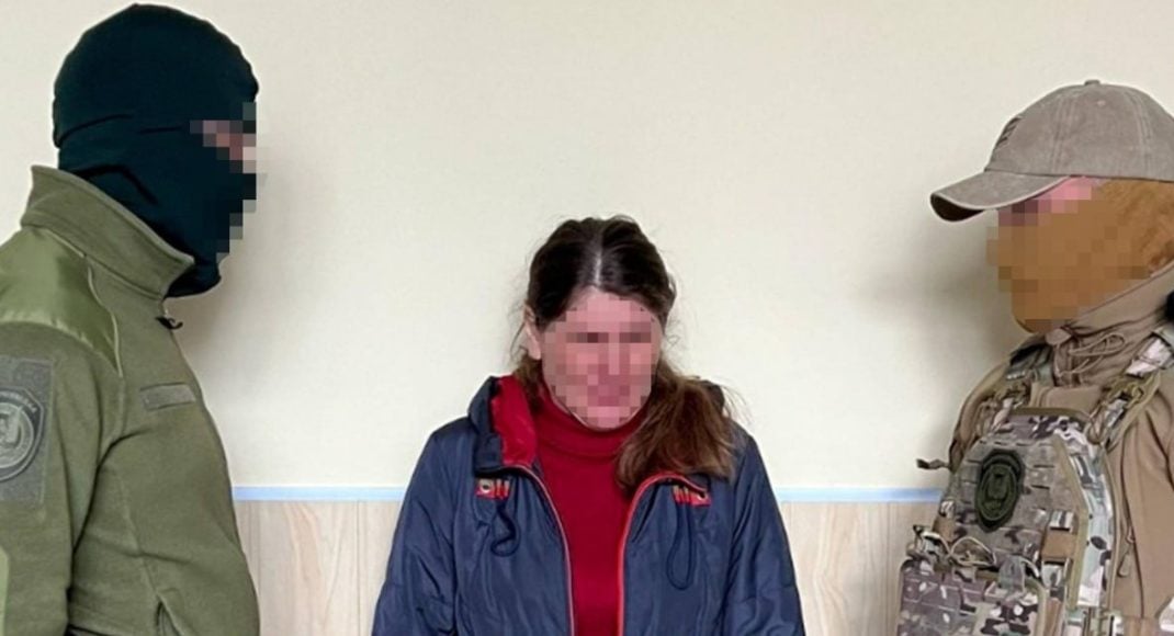 У державній зраді підозрюють жінку, яка вишукувала місця дислокації ЗСУ на Покровському напрямку