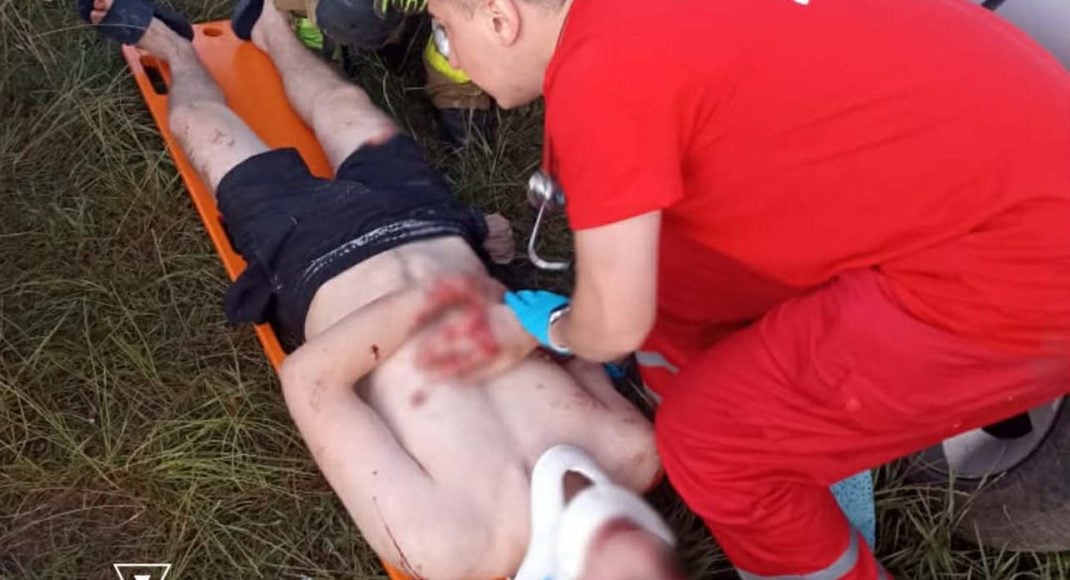 ДТП між Краматорськом і Дружківкою: рятувальники деблокували постраждалого та загиблого чоловіків (фото)