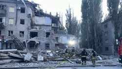 Друга доба рятувальної операції: у Краматорську зросла кількість жертв від ворожого удару (фото)
