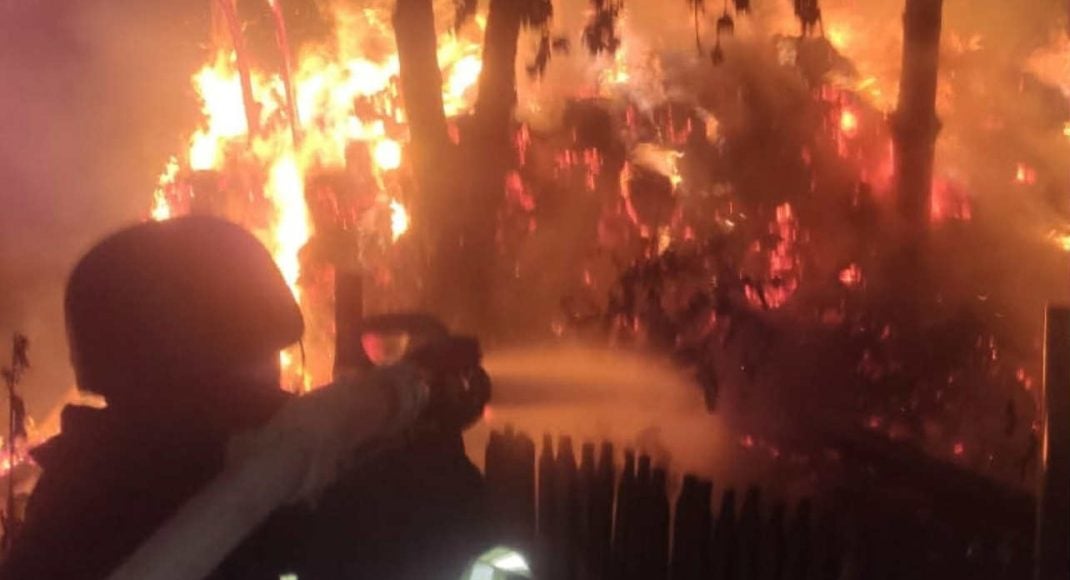 Горели дома: в Донецкой области спасатели ликвидировали последствия вражеских атак