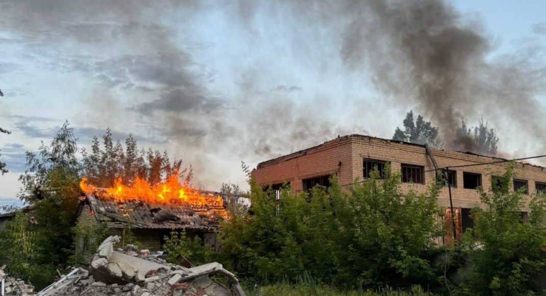 В Донецкой области в результате обстрелов есть погибшие и раненые, спасатели ликвидируют пожары