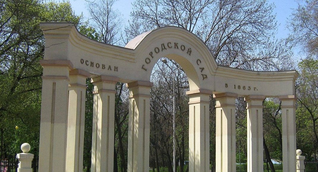 Оккупанты переименовали городской сад Мариуполя
