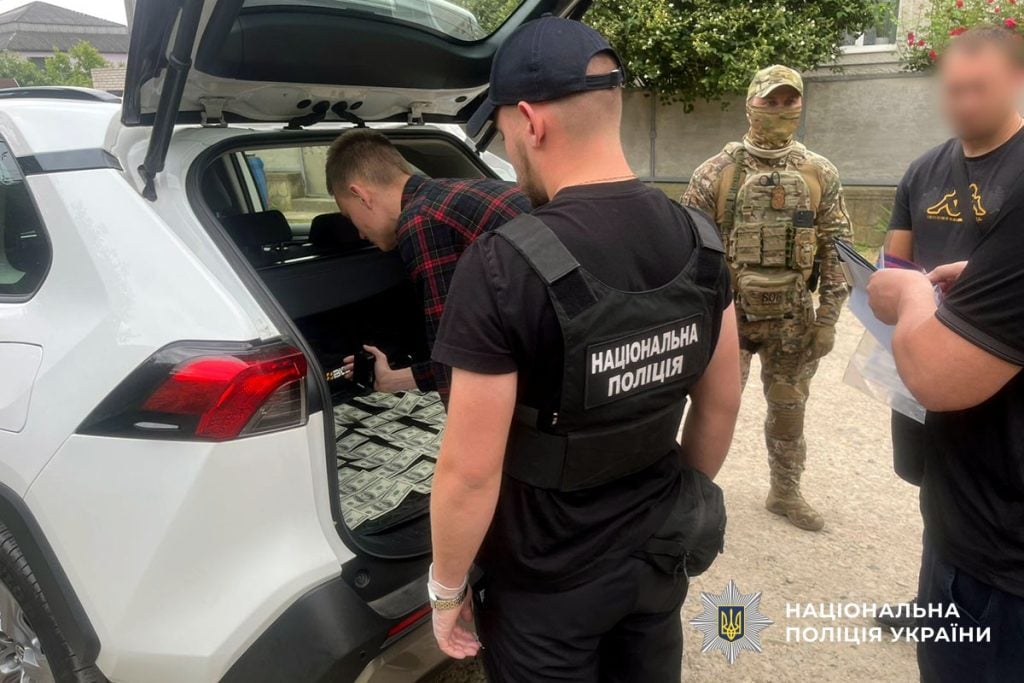 Правоохоронці Донеччини викрили організатора нелегального переправлення військовозобов'язаних до Молдови