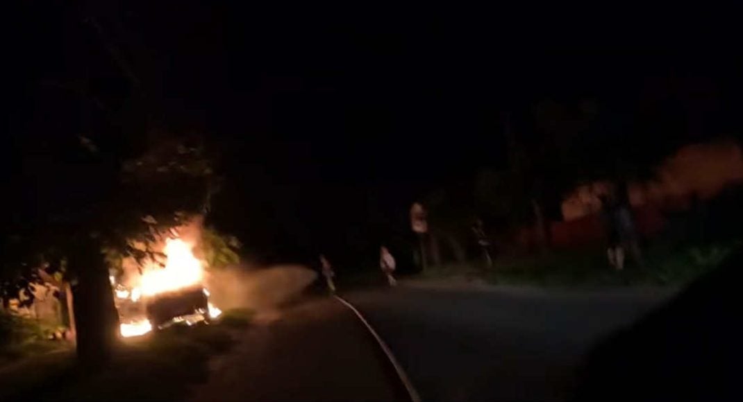Спасатели Донетчины ликвидировали пожар автомобиля в Святогорске (видео)
