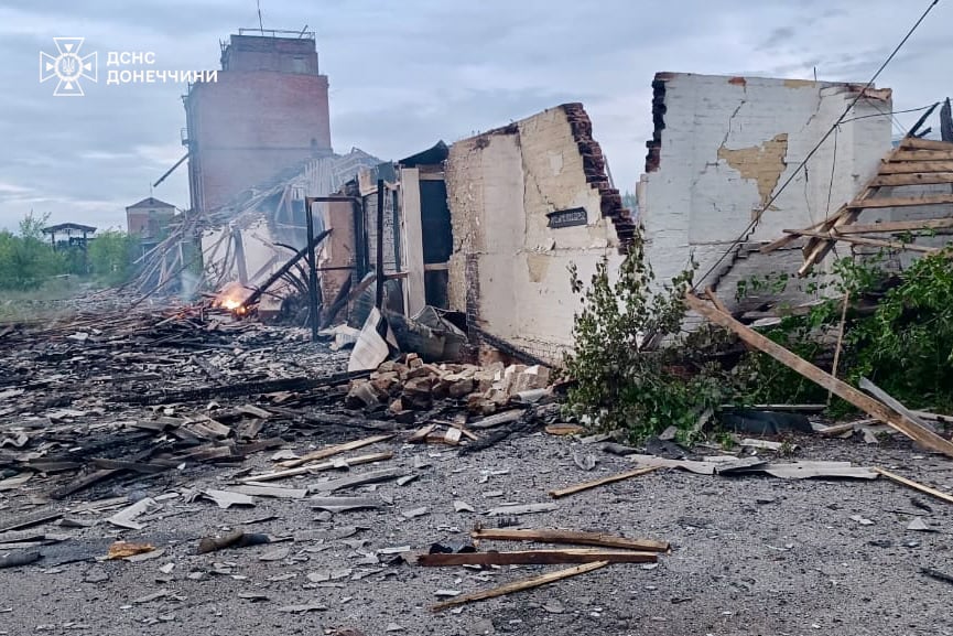 Рятувальники ліквідували наслідки нічної атаки БПЛА на Слов'янськ