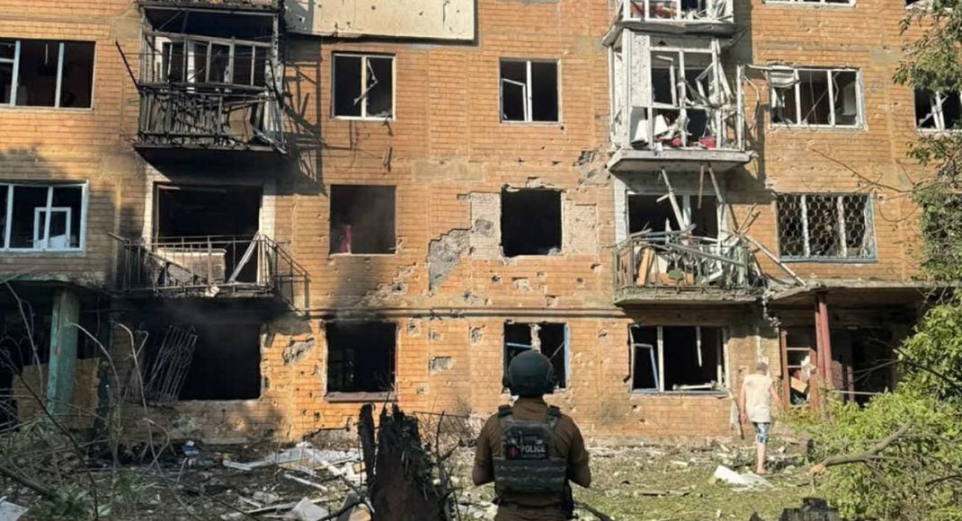 Росіяни атакували 10 населених пунктів Донеччини, двоє людей зазнали поранень